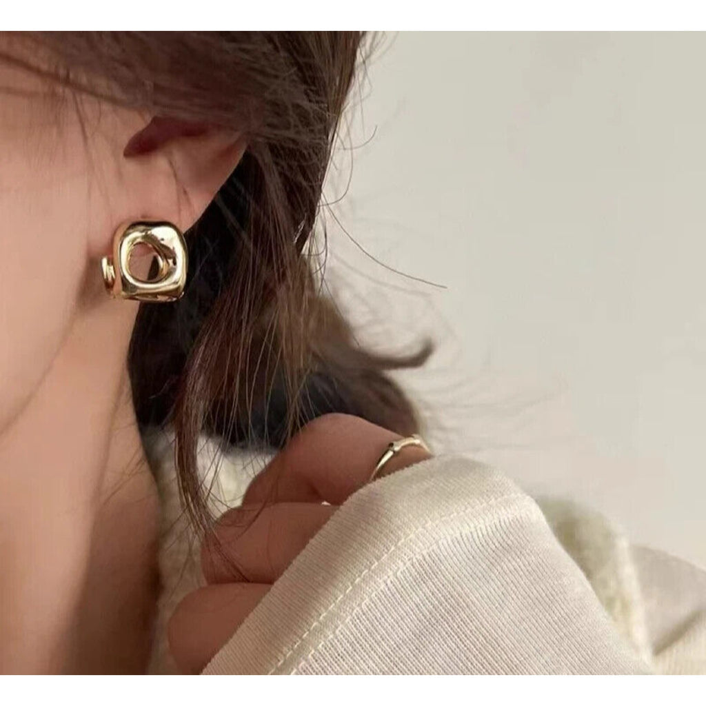 Solid Yellow Gold Rounded Hoop Earrings, 18k Yellow Gold Unique Hoops A750