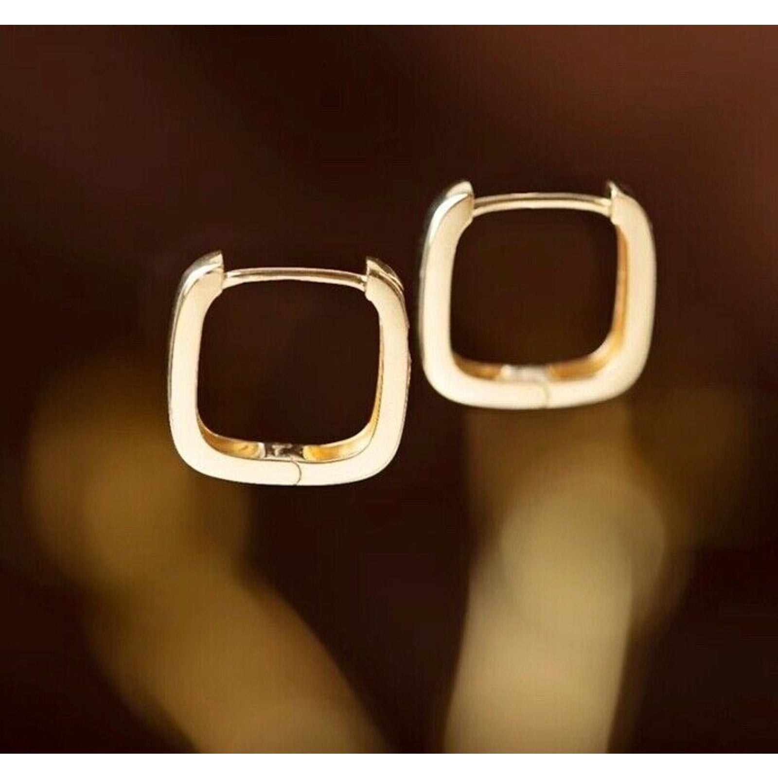 18k Yellow Gold Square Shaped Hoop Earrings, 2.5g 18k Yellow Gold Hoop Earrings