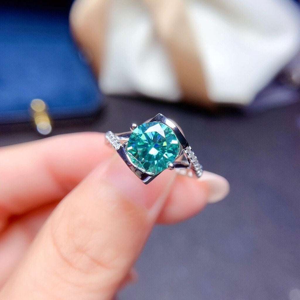 VVS1 Round Brilliant Cut 2 CT Green Moissanite Cocktail Ring