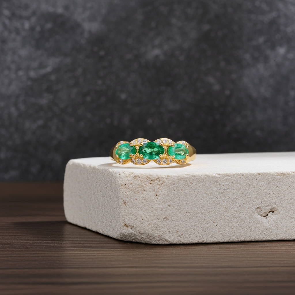 Natural Emerald Gemstone Band Ring VVS Grade 925 Sterling Silver