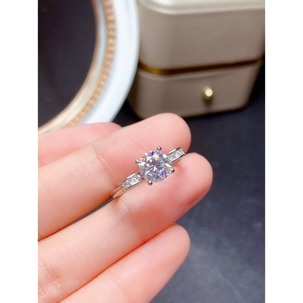 VVS1 1CT White Moissanite Engagement Ring Round Brilliant Cut