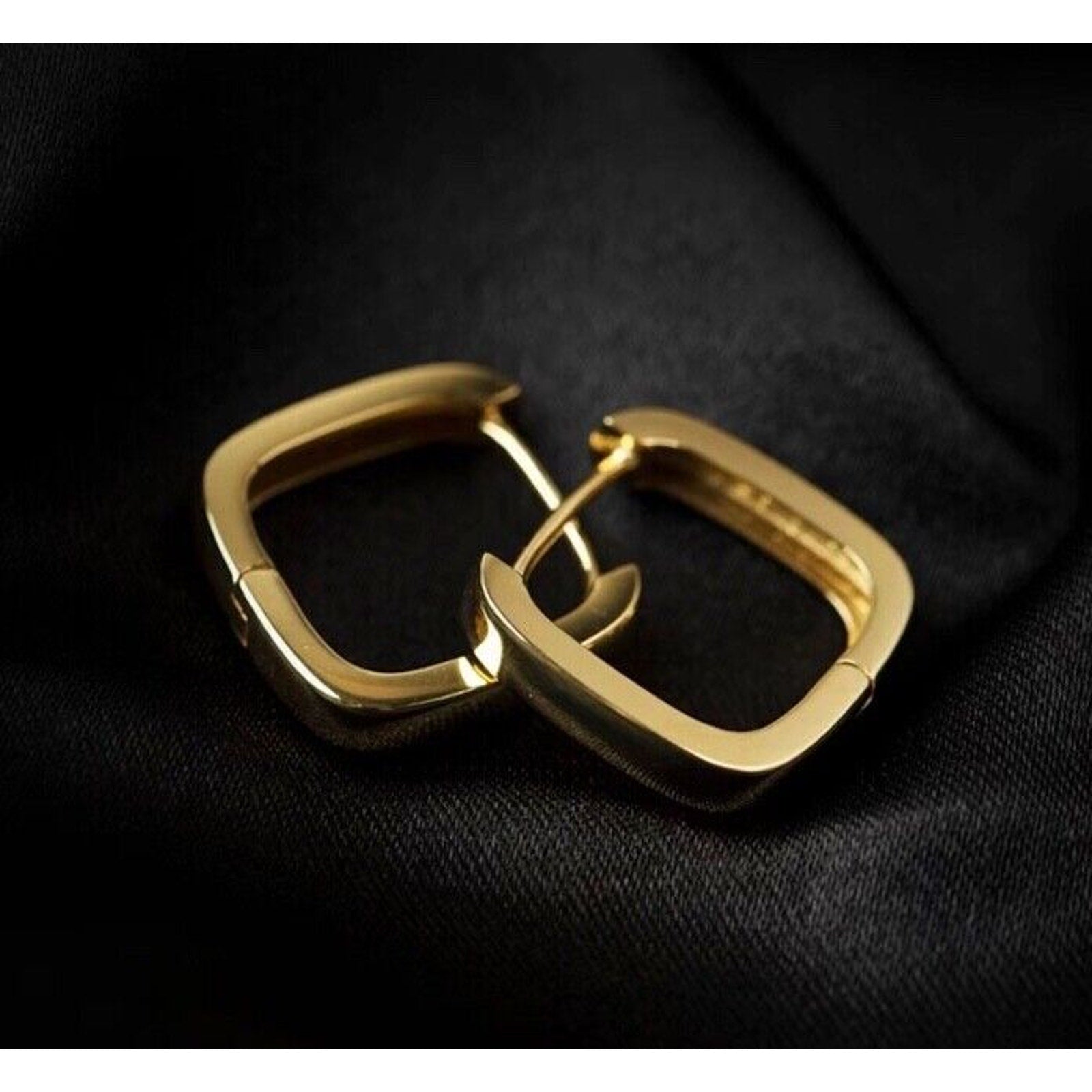 18k Yellow Gold Square Shaped Hoop Earrings, 2.5g 18k Yellow Gold Hoop Earrings