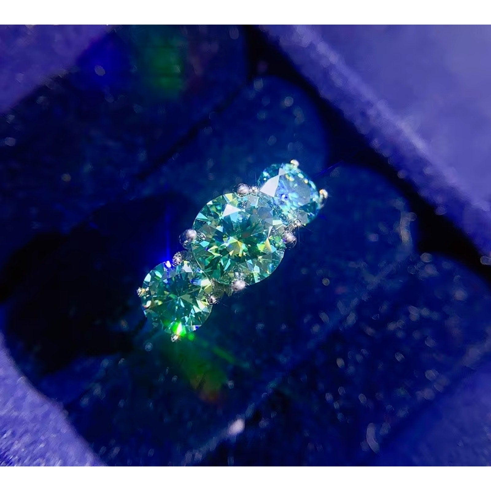 VVS1 3 Stone Green Moissanite Ring 925 Sterling Silver