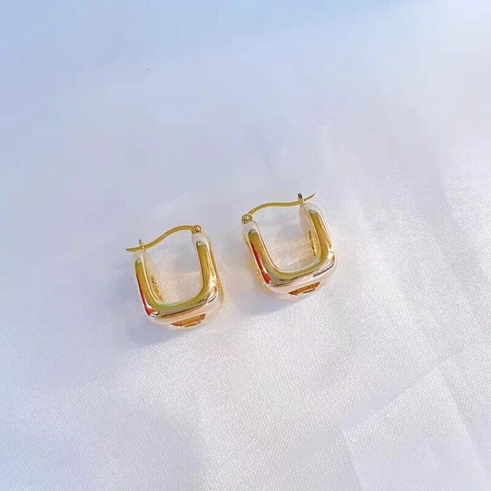 Solid Yellow Gold Rounded Hoop Earrings, 18k Yellow Gold Unique Hoops A750