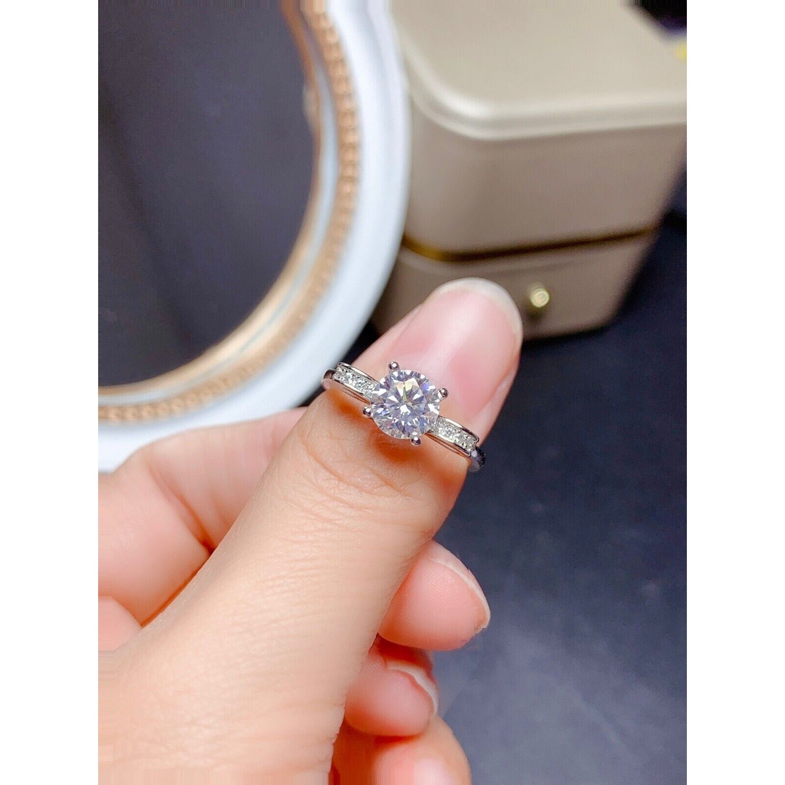 VVS1 1CT White Moissanite Engagement Ring Round Brilliant Cut