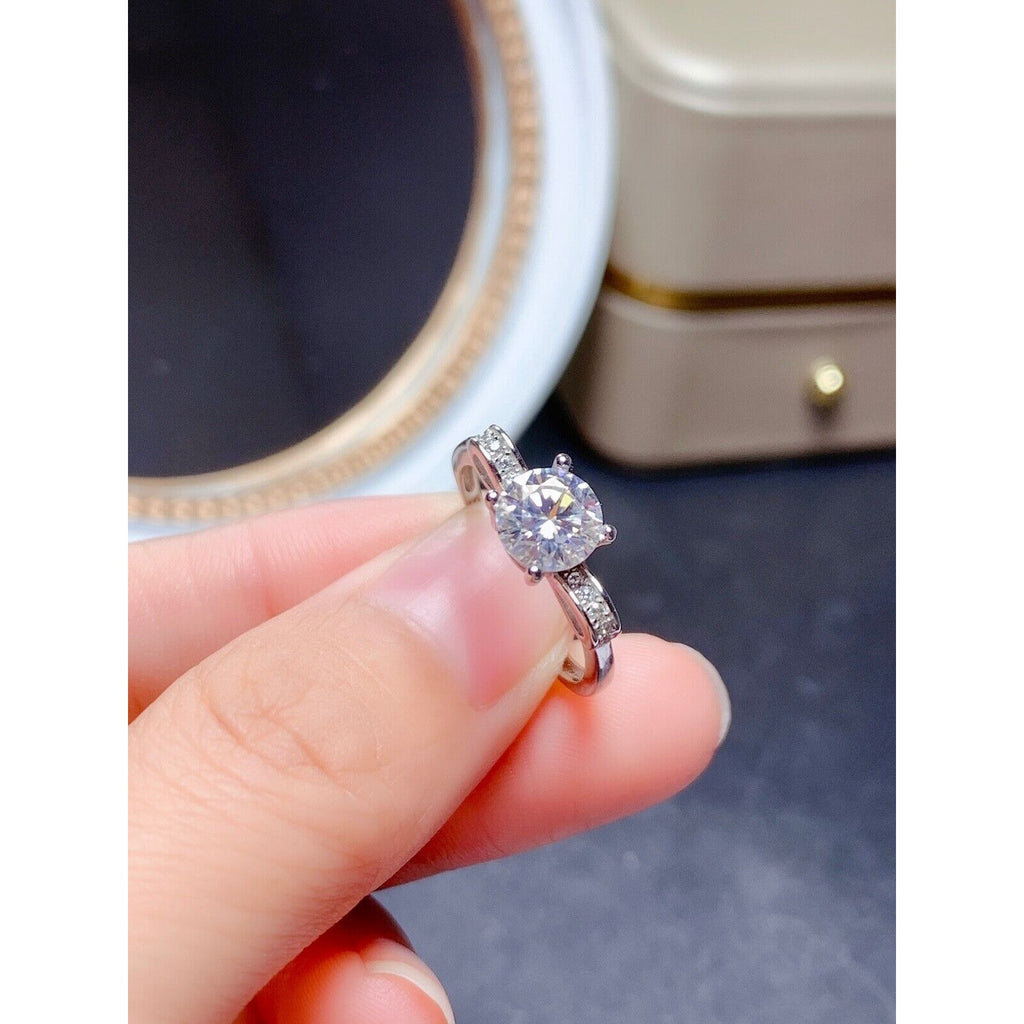 VVS1 1CT White Moissanite Engagement Ring Round Brilliant Cut