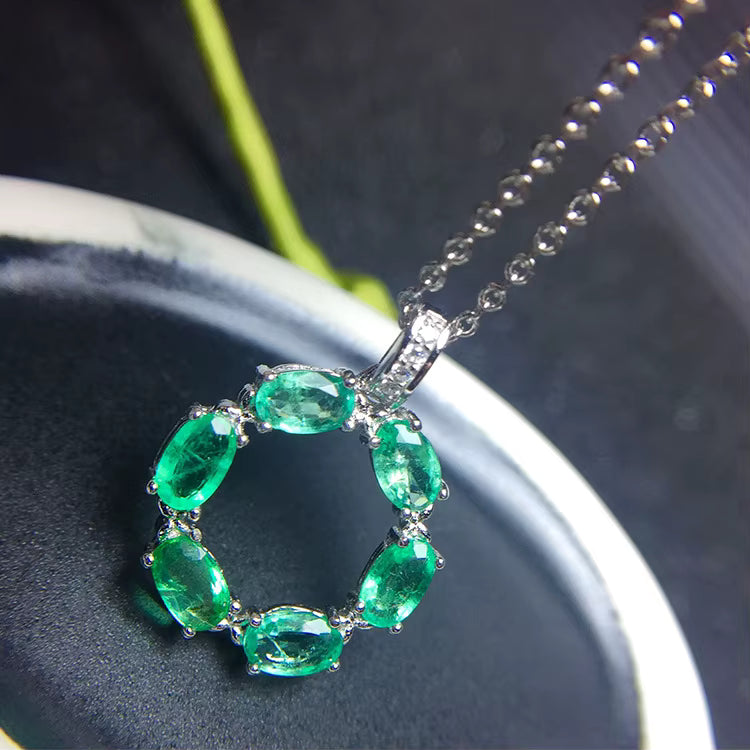 Circle Shape Natural Emerald Pendant Necklace 3x5mm