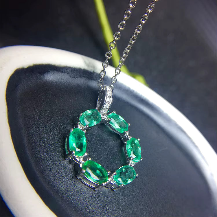 Circle Shape Natural Emerald Pendant Necklace 3x5mm