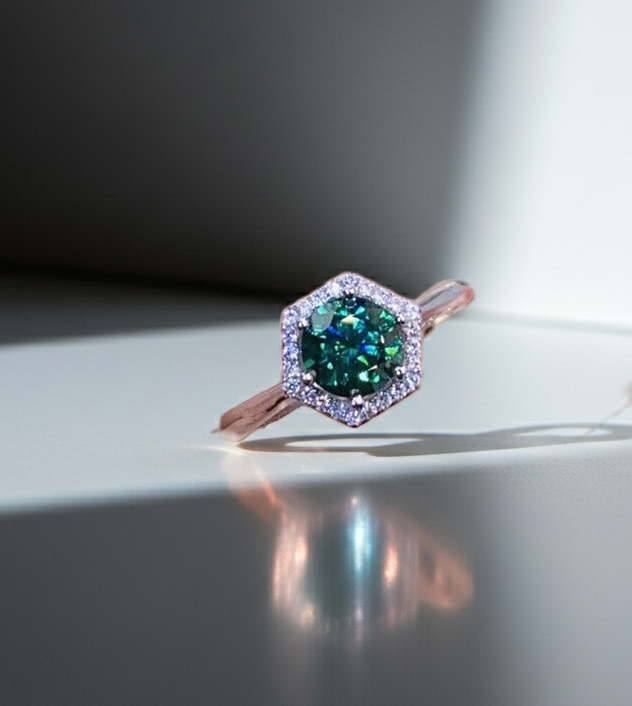 VVS1 1 CT Round Brilliant Cut Green Moissanite Ring