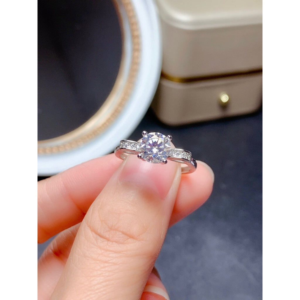 VVS1 1CT White Moissanite Engagement Ring Round Brilliant Cut