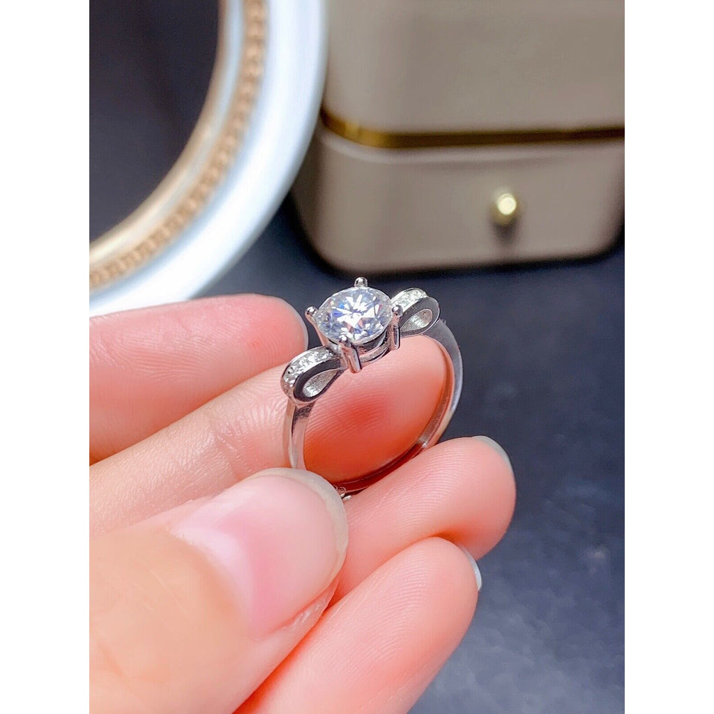 VVS1 1CT White Moissanite Engagement Ring Round Brilliant Cut