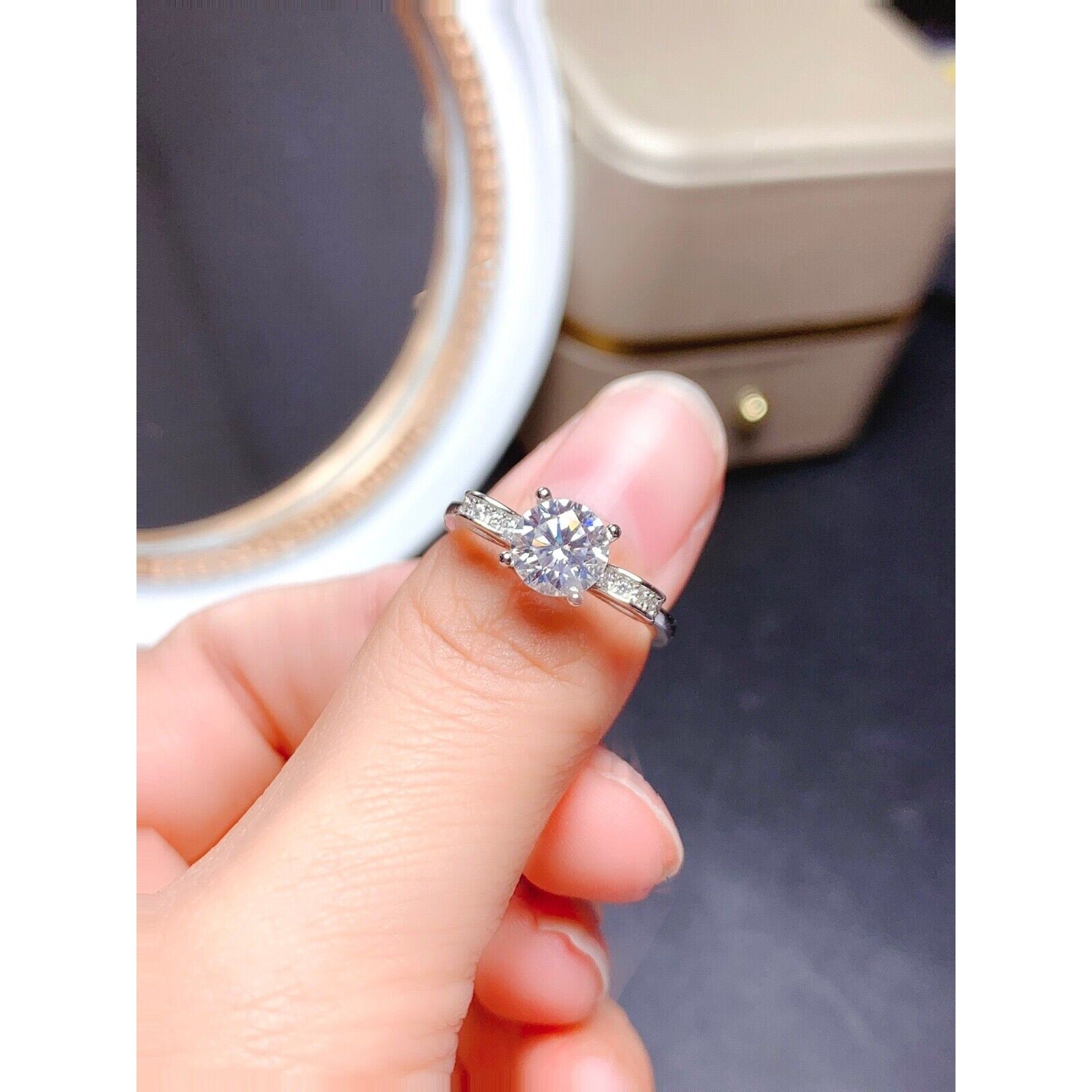 VVS1 1CT White Moissanite Engagement Ring Round Brilliant Cut