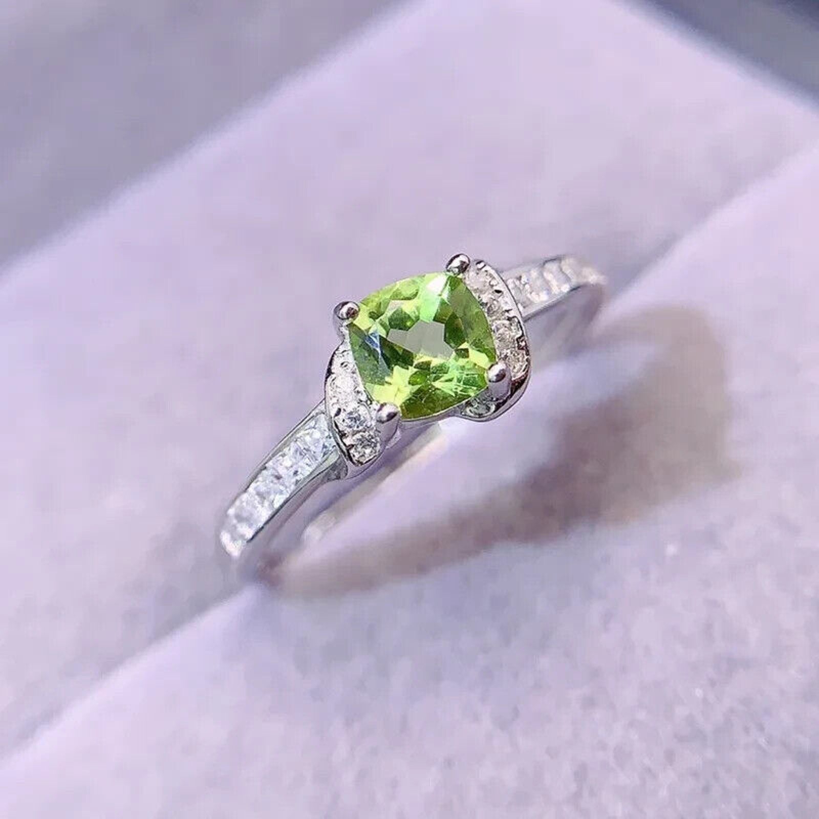 Natural Peridot Cushion Cut Gemstone Ring 5mm