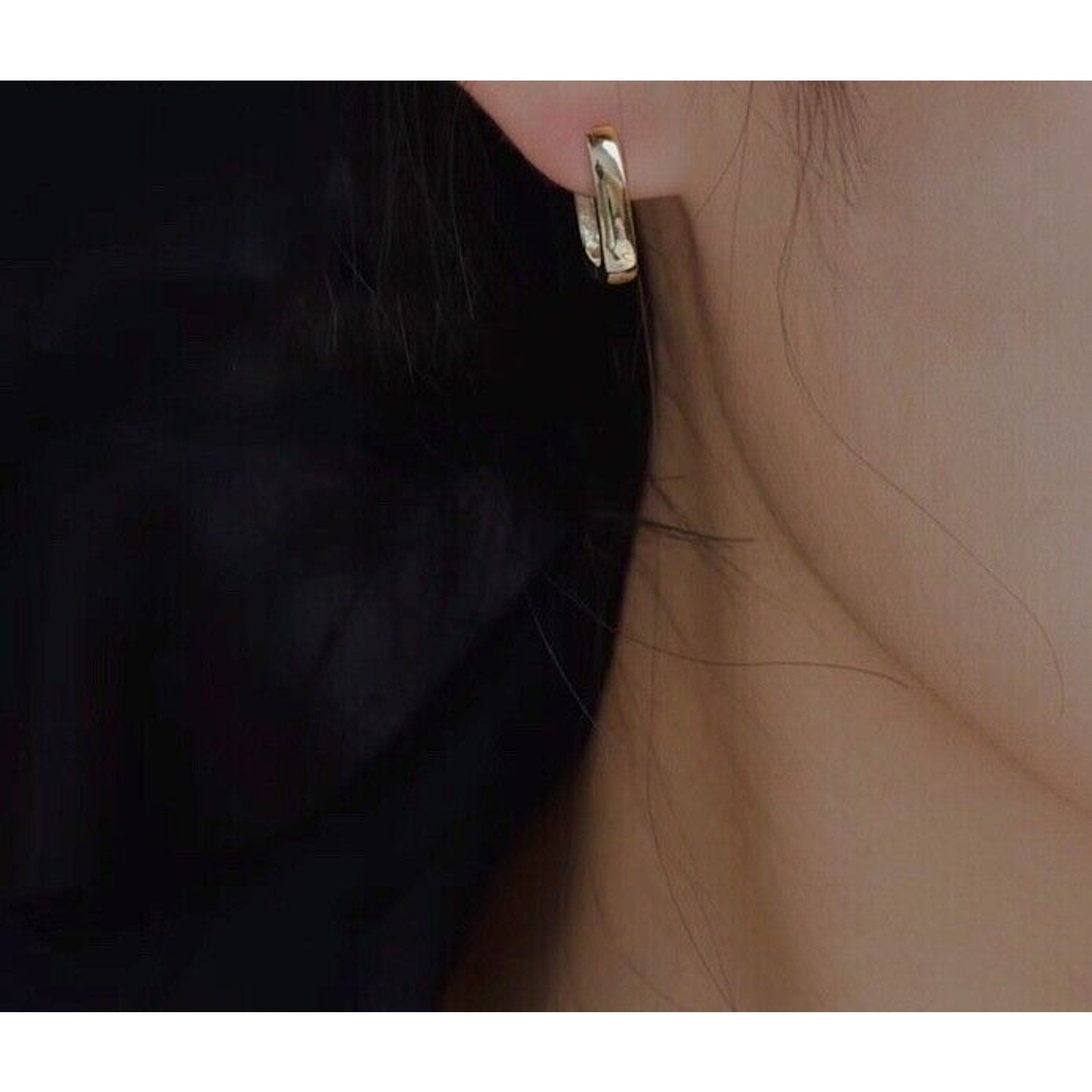 18k Yellow Gold Square Shaped Hoop Earrings, 2.5g 18k Yellow Gold Hoop Earrings