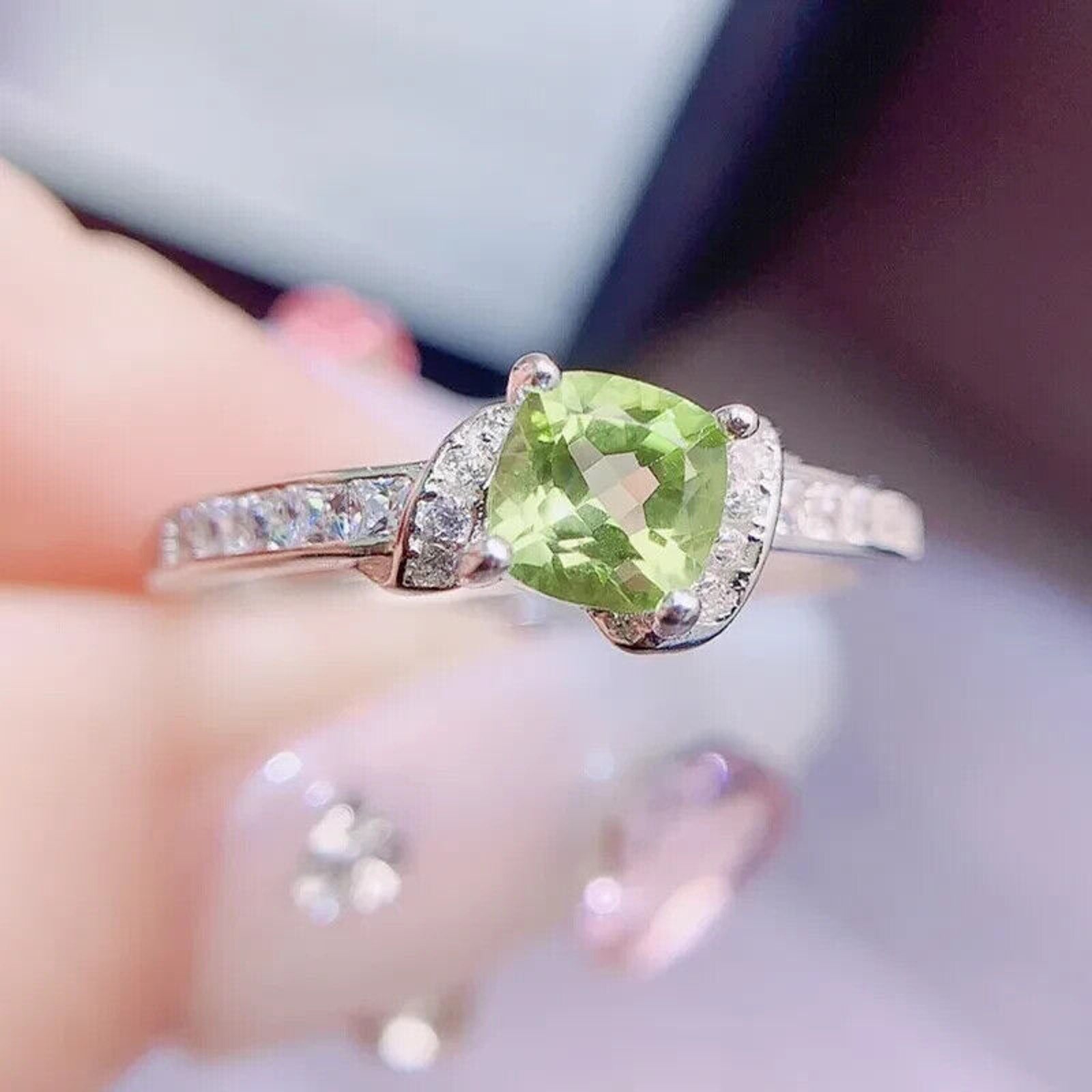 Natural Peridot Cushion Cut Gemstone Ring 5mm