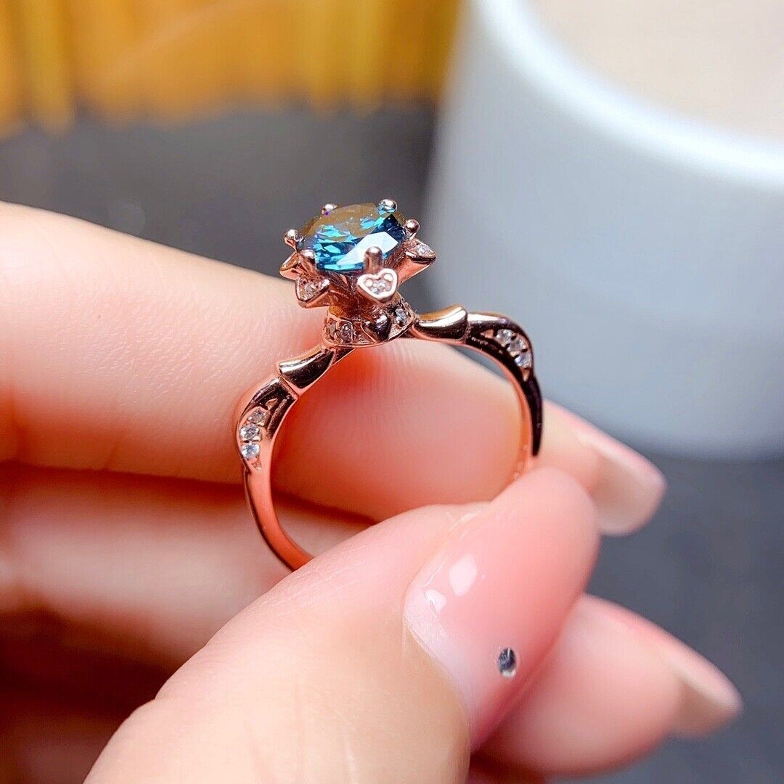 VVS1 1 CT Royal Blue Moissanite Flower Ring