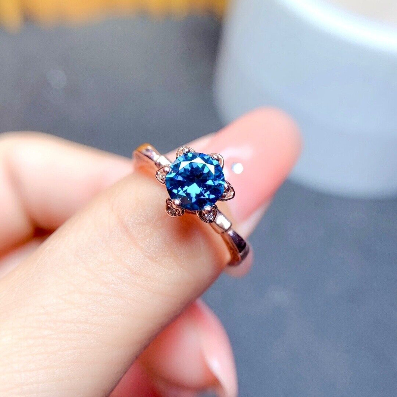 VVS1 1 CT Royal Blue Moissanite Flower Ring